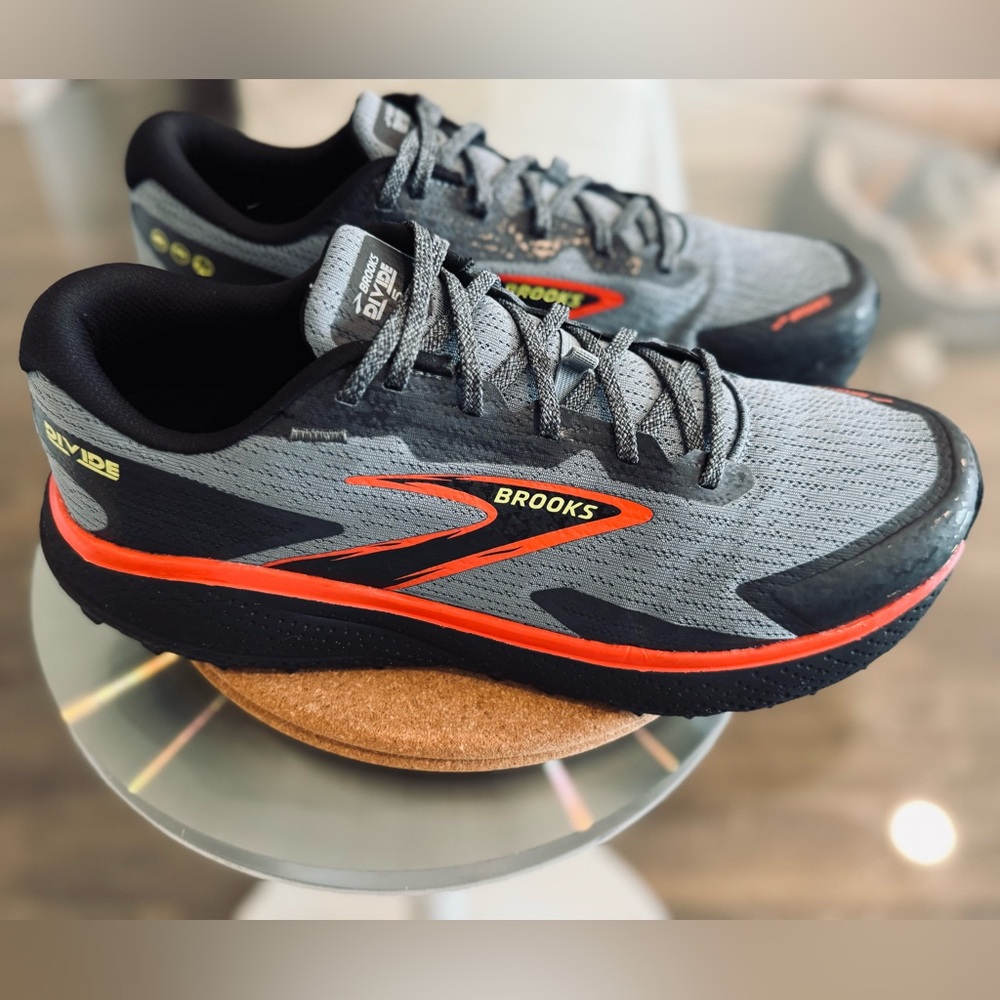 SOLD!  Brooks Men’s Divide 5 Trail Running Shoe